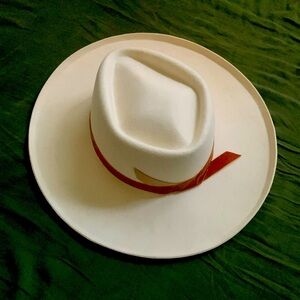 Lack of Color Val Diamond White Wool Hat size Medium (57 CM)